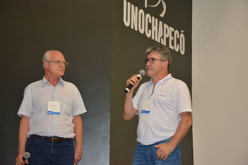 MB Comunicao Empresarial e Organizacional - Agronegcio foi o eixo apresentado por Alcides Ziglioli e Imar Roque que representaram os demais componentes do grupo