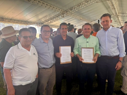 MB Comunica��o Empresarial e Organizacional - Presidente da Copercampos, Luiz Carlos Chiocca, presidente do Sindileite Selvino Giesel, secret�rio de Estado da Agricultura, Admir Dalla Cort, deputado estadual Altair Silva, e o superintendente do Senar/SC, Gilmar Ant�nio Zanluchi.