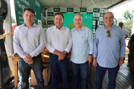 MB Comunica��o Empresarial e Organizacional - Diretoria do Sistema Faesc/Senar durante visita � feira. (Fotos: Fotos Keli Magri/MB)