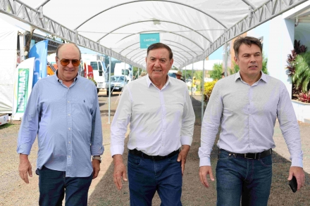 MB Comunica��o Empresarial e Organizacional - Diretoria do Sistema Faesc/Senar durante visita � feira. (Fotos: Fotos Keli Magri/MB)