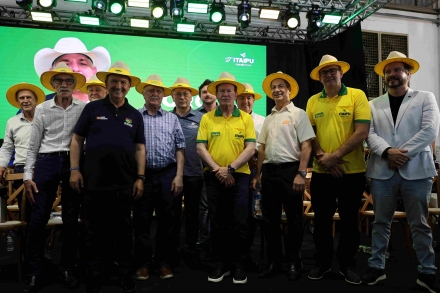 MB Comunica��o Empresarial e Organizacional - Autoridades presentes na abertura da feira. (Fotos: Fotos Keli Magri/MB)