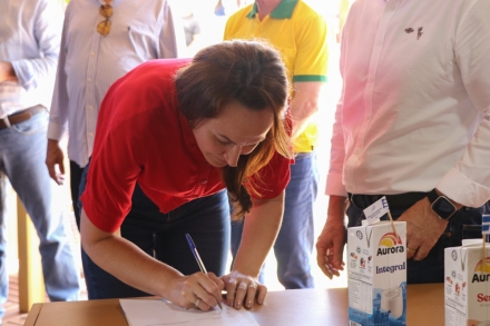 MB Comunica��o Empresarial e Organizacional - Formaliza��o dos Termos de Parceria entre o Sebrae/SC e as CDLs de Xaxim e Xanxer�, fortalecendo a articula��o com as entidades representativas do com�rcio regional. (Foto: Giuliana Stevanin/MB Comunica��o).