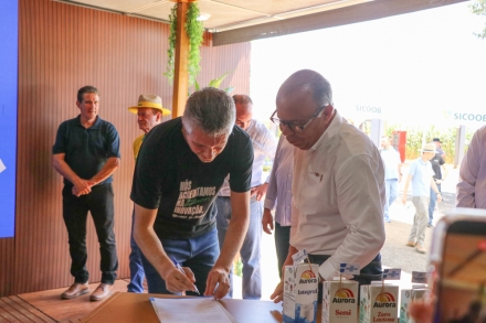 MB Comunica��o Empresarial e Organizacional - Durante o evento, tamb�m foi formalizada uma parceria estrat�gica entre o Sebrae/SC e o Poll�n Parque Cient�fico e Tecnol�gico de Chapec�. O foco � a execu��o de a��es voltadas ao desenvolvimento de startups e empresas de base tecnol�gica. (Foto: Giuliana Stevanin/MB Comunica��o).