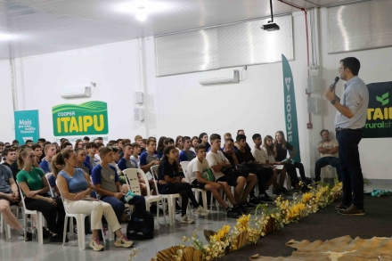 MB Comunica��o Empresarial e Organizacional - Pivoto destacou como o cooperativismo transforma uni�o em desenvolvimento econ�mico e social. (Foto: Karina Ogliari/MB Comunica��o)