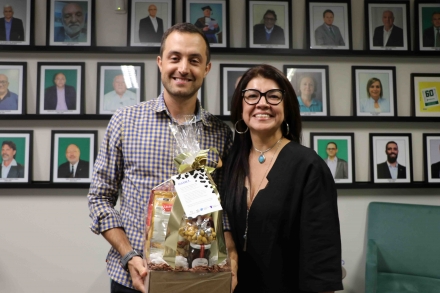 MB Comunica��o Empresarial e Organizacional - Zootecnista, Daniel Augusto Barreta e a presidente do Nucleovet, Alet�ia Britto da Silveira Balestrin (Foto: Karina Ogliari/MB Comunica��o)