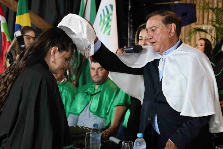 MB Comunica��o Empresarial e Organizacional - Solenidade realizada no �ltimo s�bado formou 36 t�cnicos em Zootecnia de Seara e regi�o