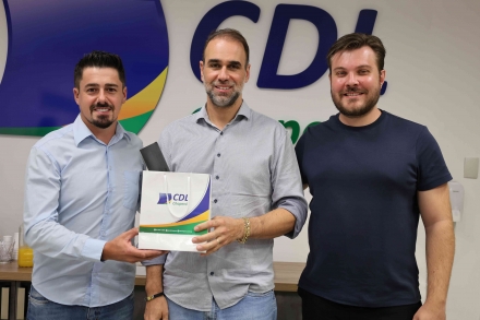 MB Comunica��o Empresarial e Organizacional - Reuni�o contou com a participa��o do presidente da CDL Chapec�, Roni Tasca, que compartilhou sua trajet�ria profissional