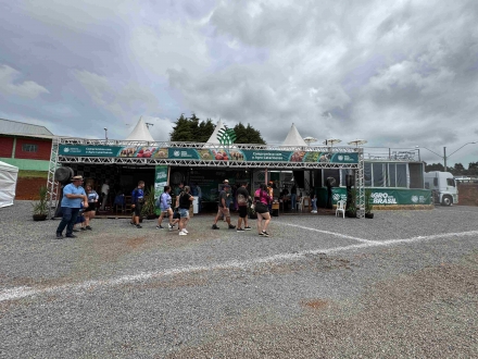 MB Comunica��o Empresarial e Organizacional - Carreta Agro pelo Brasil recebeu expressivo n�mero de p�blico no primeiro dia (Silvania Cuochinski /MB)