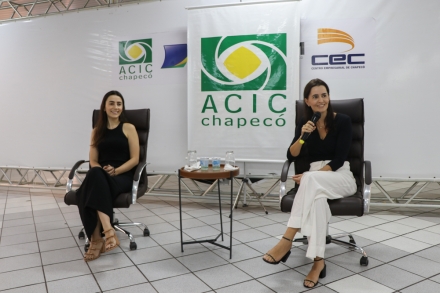 MB Comunica��o Empresarial e Organizacional - Empres�ria do Ano de 2025, Morgana Rezzadori C�mara, e a filha Nat�lia Rezzadori C�mara.