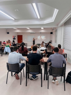 MB Comunica��o Empresarial e Organizacional - � A mentora e estrategista Sandra Caron foi a palestrante convidada do encontro do GT Sa�de. (Foto: Produ��o Sandra Caron)