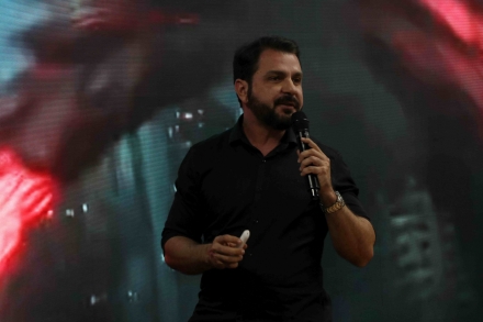 MB Comunica��o Empresarial e Organizacional - Criador do m�todo 5Cs da Consci�ncia Digital e autor best-seller com sete livros publicados, Fabio Nudge trouxe ao Meetup a palestra �IA para Startups � Automatize o Trabalho de M�quina, Potencialize o Humano�, com foco em produtividade e uso estrat�gico da Intelig�ncia Artificial. (Foto: Bruna Roman/MB Comunica��o)