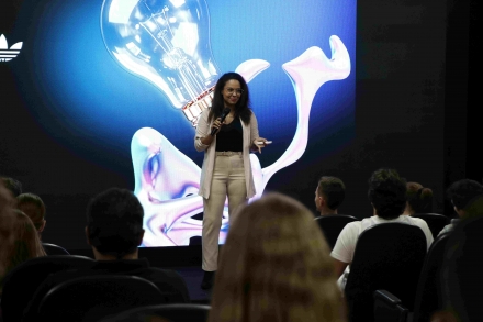 MB Comunica��o Empresarial e Organizacional - Tha�ssa Candella, destaca que seu conte�do � voltado a ajudar empresas a compreender o que realmente diferencia uma marca no mercado. (Foto: Bruna Roman/MB Comunica��o)