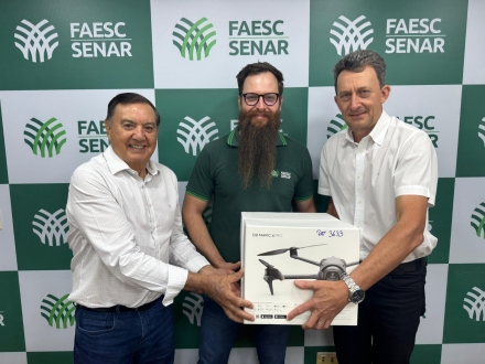 MB Comunica��o Empresarial e Organizacional - Jos� Zeferino Pedrozo, Gustavo Bachmann e Gilmar Ant�nio Zanluchi. (Foto Silvania Cuochinski/MB Comunica��o)