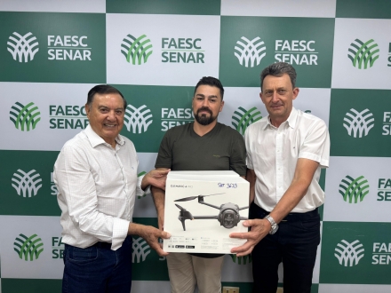 MB Comunica��o Empresarial e Organizacional - Jos� Zeferino Pedrozo, Vlademir de Barros e Gilmar Ant�nio Zanluchi. (Foto Silvania Cuochinski/MB Comunica��o)