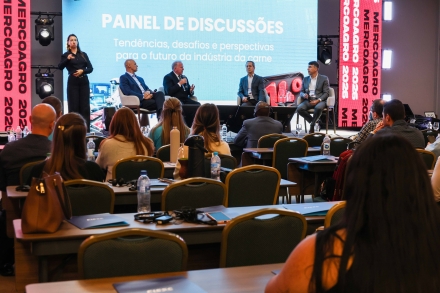 MB Comunica��o Empresarial e Organizacional - O semin�rio foi encerrado com o painel �Tend�ncias, desafios e perspectivas para o futuro da ind�stria da carne�. (Foto: Alessandra Favretto/MB Comunica��o)