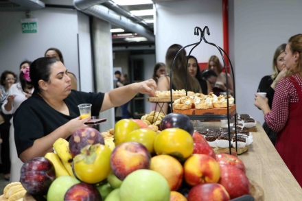 MB Comunica��o Empresarial e Organizacional - Al�m das palestras, o evento tamb�m proporcionou momentos de networking, estimulando a troca de experi�ncias e a constru��o de novas parcerias entre as participantes. (Foto: Bruna Roman/MB Comunica��o)