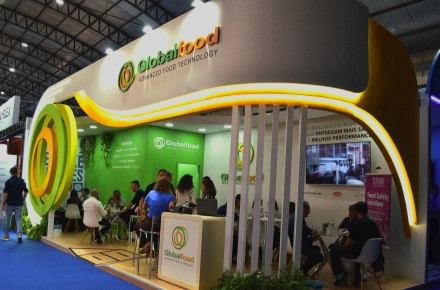 MB Comunica��o Empresarial e Organizacional - O estande da GlobalFood chama aten��o na Mercoagro pelo design moderno e pelas solu��es inovadoras apresentadas ao p�blico profissional. ( Foto Leonardo Maciel)