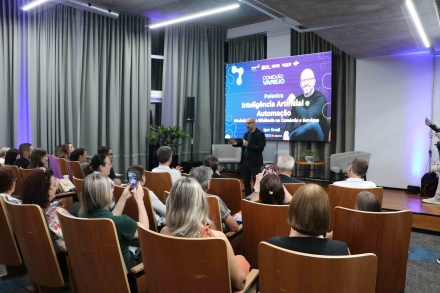 MB Comunica��o Empresarial e Organizacional - O especialista trouxe uma vis�o pr�tica sobre o uso da tecnologia no dia a dia das empresas, com foco em produtividade e resultados. (Foto: Karina Ogliari/MB Comunica��o)