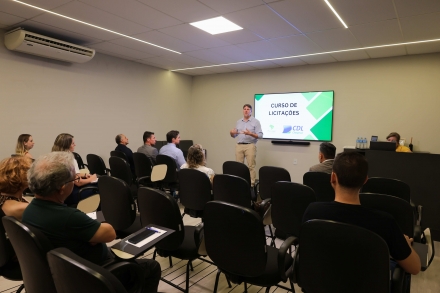 MB Comunica��o Empresarial e Organizacional - Curso detalhou como os empres�rios podem disputar as licita��es e venderem com seguran�a ao poder p�blico (Keli Magri/MB)