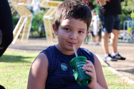 MB Comunica��o Empresarial e Organizacional - Miguel, desde cedo est� aprendendo que cuidar da sa�de tamb�m pode ser leve e divertido. (Foto: Bruna Roman/MB Comunica��o)