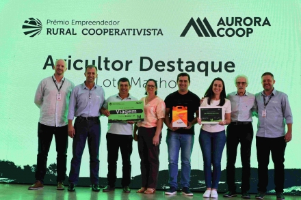 MB Comunica��o Empresarial e Organizacional - Fam�lia de Luiz Marcos de Lima, cooperados da Cooperalfa de Caxambu do Sul, ganhou o primeiro lugar na categoria Lote Macho na avicultura (Keli Magri/MB)