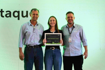 MB Comunica��o Empresarial e Organizacional - Luisa Cesari, primeiro lugar como t�cnica destaque na avicultura (Keli Magri/MB)