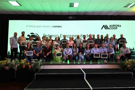MB Comunica��o Empresarial e Organizacional - Produtores premiados e lideran�as do Sistema Aurora Coop (Keli Magri/MB)