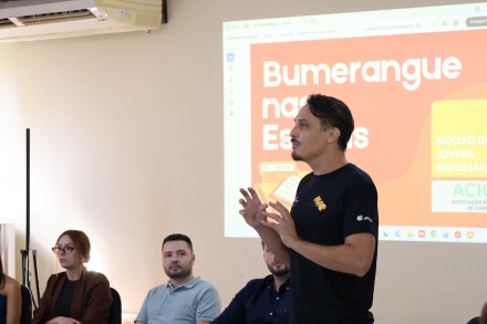 MB Comunica��o Empresarial e Organizacional - O nucleado do NJE, Alexandre Stakonski, frisou que o projeto Bumerangue busca aproximar os estudantes do universo do empreendedorismo em uma fase importante de defini��o de caminhos. (Foto:D�bora Favretto/ MB Comunica��o)