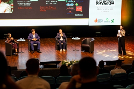 MB Comunica��o Empresarial e Organizacional - Painel Gest�o de Pessoas abre as discuss�es no primeiro dia do 26� Simp�sio Brasil Sul de Avicultura. (Foto: Suellen Santin/MB Comunica��o)