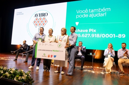 MB Comunica��o Empresarial e Organizacional - Tradicionalmente, o Nucleovet promove a��es sociais em seus eventos. Nesta edi��o do Simp�sio, todo o lucro arrecadado com a N�cleoStore, loja de artigos personalizados, ser� doado � Associa��o de Volunt�rios do Hospital Regional do Oeste (Avhro). (Foto: Suellen Santin/MB Comunica��o)