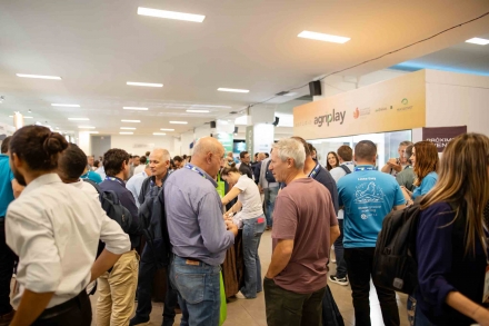 MB Comunica��o Empresarial e Organizacional - Em paralelo, a 17� Brasil Sul Poultry Fair ampliou o ambiente de neg�cios e relacionamento, reunindo mais de 70 empresas em um espa�o voltado � apresenta��o de tecnologias. (Foto: Suellen Santin/MB Comunica��o)