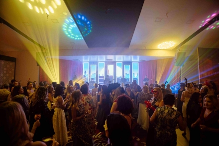 MB Comunica��o Empresarial e Organizacional - Banda Juca Bala e DJ mantiveram a pista animada (Fotos Divulga��o/CDL Chapec�)