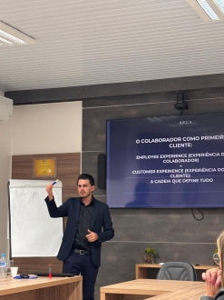 MB Comunica��o Empresarial e Organizacional - Curso trouxe aos lojistas reflex�es pr�ticas sobre como transformar atendimento em estrat�gia (Divulga��o/CDL).