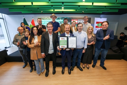 MB Comunica��o Empresarial e Organizacional - Ao todo, foram entregues 56 equipamentos agr�colas, 40 munic�pios beneficiados, totalizando R$ 10,8 milh�es, recursos de emendas parlamentares federal e estadual, em conv�nios com o Governo do Estado e Minist�rio da Agricultura e Pecu�ria. (Fotos: Leo Munhoz/Secom GOVSC)
