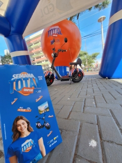 MB Comunica��o Empresarial e Organizacional - CDL exp�s na avenida um dos principais pr�mios que ser� sorteado em setembro: uma mini scooter el�trica