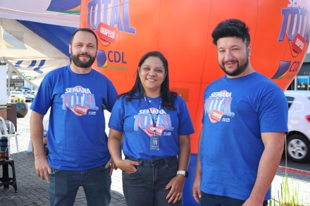 MB Comunica��o Empresarial e Organizacional - Agentes comerciais da CDL Chapec� divulgam a campanha no centro da cidade