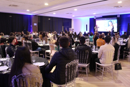 MB Comunica��o Empresarial e Organizacional - Evento reuniu mais de 150 empres�rios em Xanxer� para discutir tend�ncias e o futuro do com�rcio. (Foto: Karina Ogliari/MB Comunica��o)