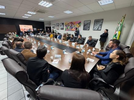 MB Comunica��o Empresarial e Organizacional - Mais de 30 representantes de empresas que ingressaram recentemente do caf�. (D�bora Favretto/MB Comunica��o)