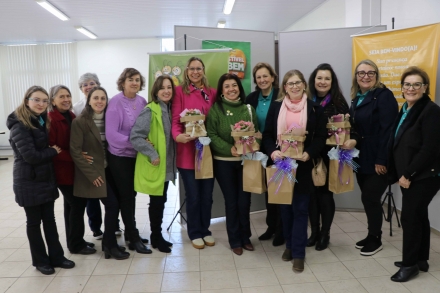 MB Comunica��o Empresarial e Organizacional - representantes do Nucleovet visitaram o N�cleo de Volunt�rios Formigas do Bem-SACH