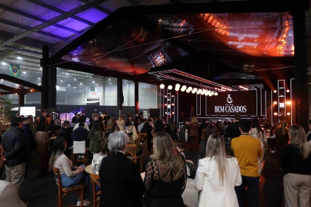 MB Comunica��o Empresarial e Organizacional - Durante os tr�s dias de evento, o p�blico poder� acompanhar talks, apresenta��es musicais, desfiles e experi�ncias voltadas �s principais tend�ncias do mercado de casamentos e eventos. Foto: (Sara Bellaver MB Comunica�ao)