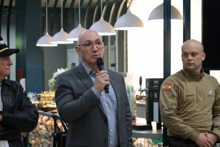 MB Comunica��o Empresarial e Organizacional - O presidente da ACIC Chapec�, Carlos Roberto Klaus, destacou a relev�ncia da Inspe��o Veicular Gratuita como um servi�o de interesse p�blico que aproxima conhecimento t�cnico e comunidade. (Foto: Bruna Roman/MBComunica��o)