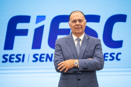 MB Comunica��o Empresarial e Organizacional - Presidente da entidade homenageada, FIESC, Gilberto Seleme