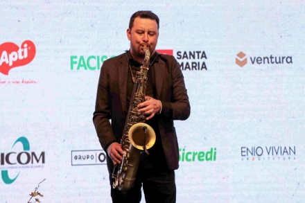 MB Comunica��o Empresarial e Organizacional - Saxofonista Anderson Amaral
