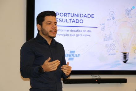 MB Comunica��o Empresarial e Organizacional - Analista de Neg�cios do Sebrae/SC Oeste, Leandro Pereira, destaca que um dos objetivos centrais do projeto � aproximar a inova��o das atividades cotidianas do com�rcio